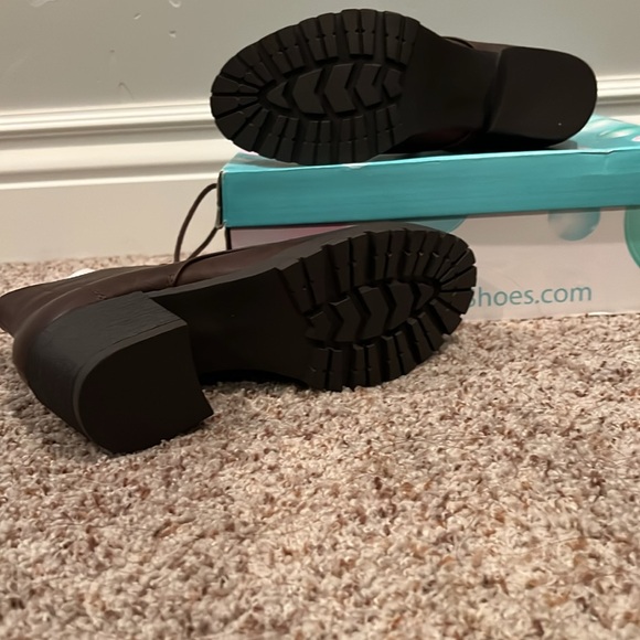 Brown ankle boots from Soda. Size 7.5 heel is 2.5 - Picture 8 of 10